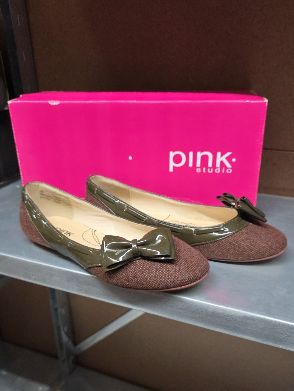 Vintage Deadstock  Sandra Pink Studio Olive and Brown Bow Ballet Flats - Women's